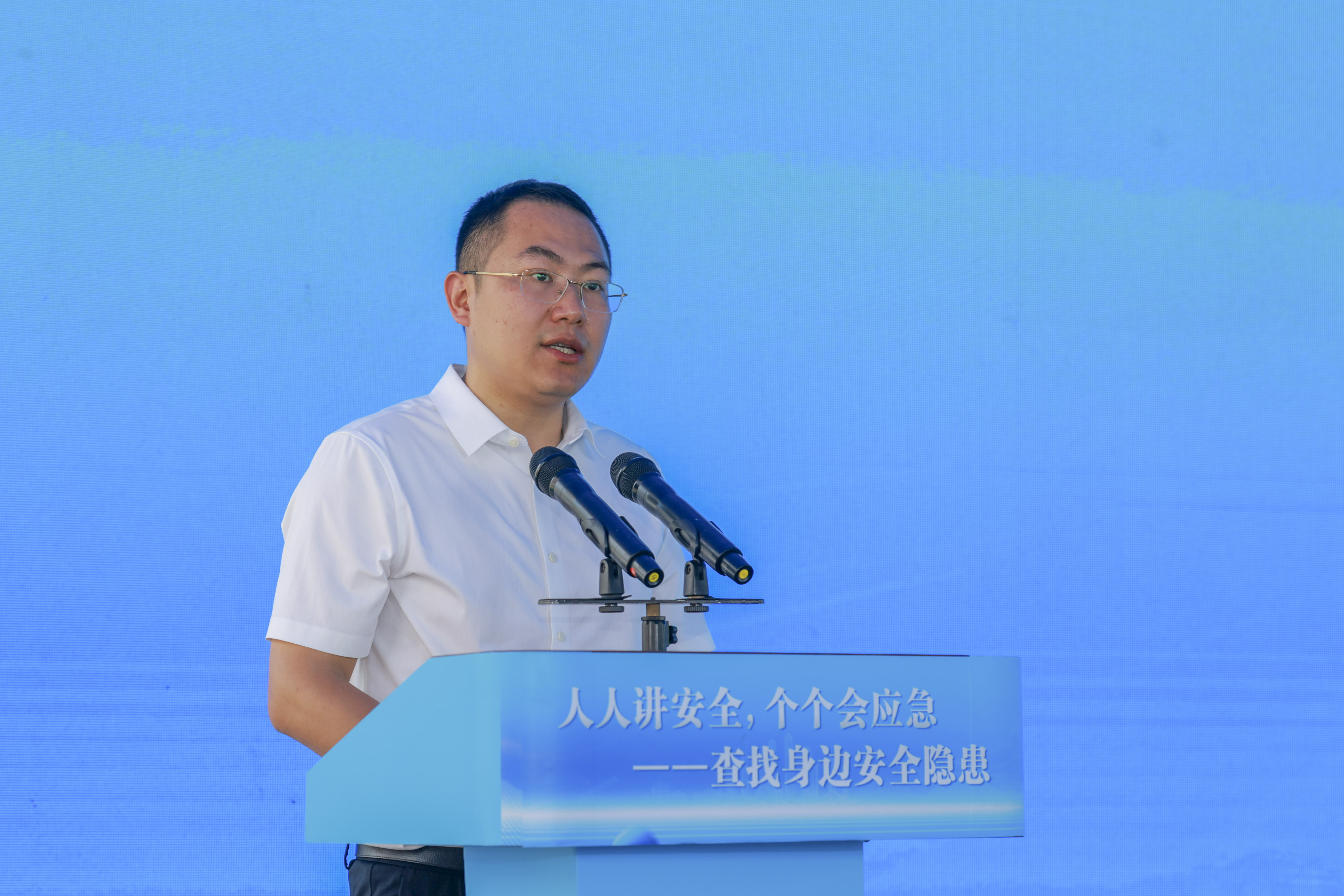 任舒平.jpg