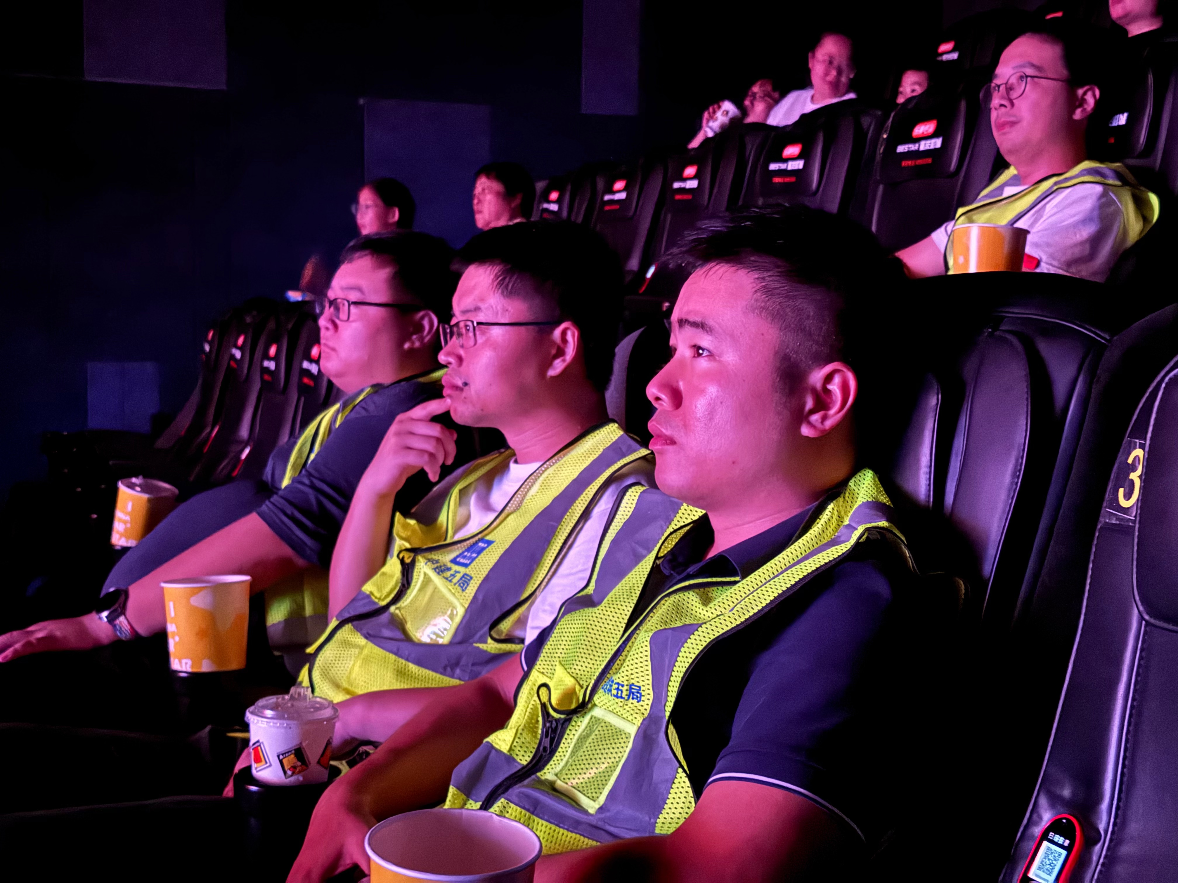 沉浸式感受太空的烂漫.jpg 沉浸式感受太空的烂漫.jpg