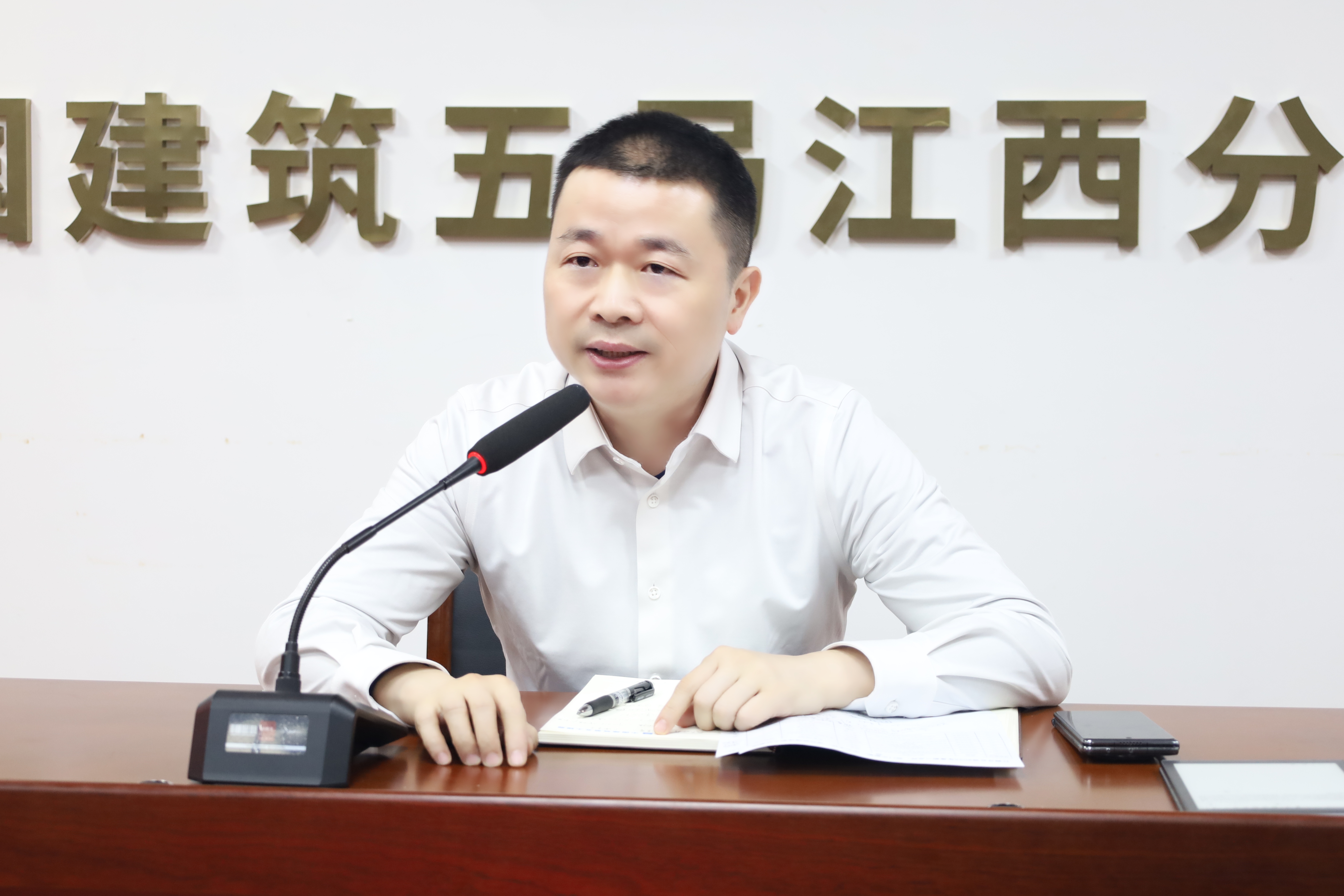 游海燕做点评发言.jpg 游海燕做点评发言.jpg