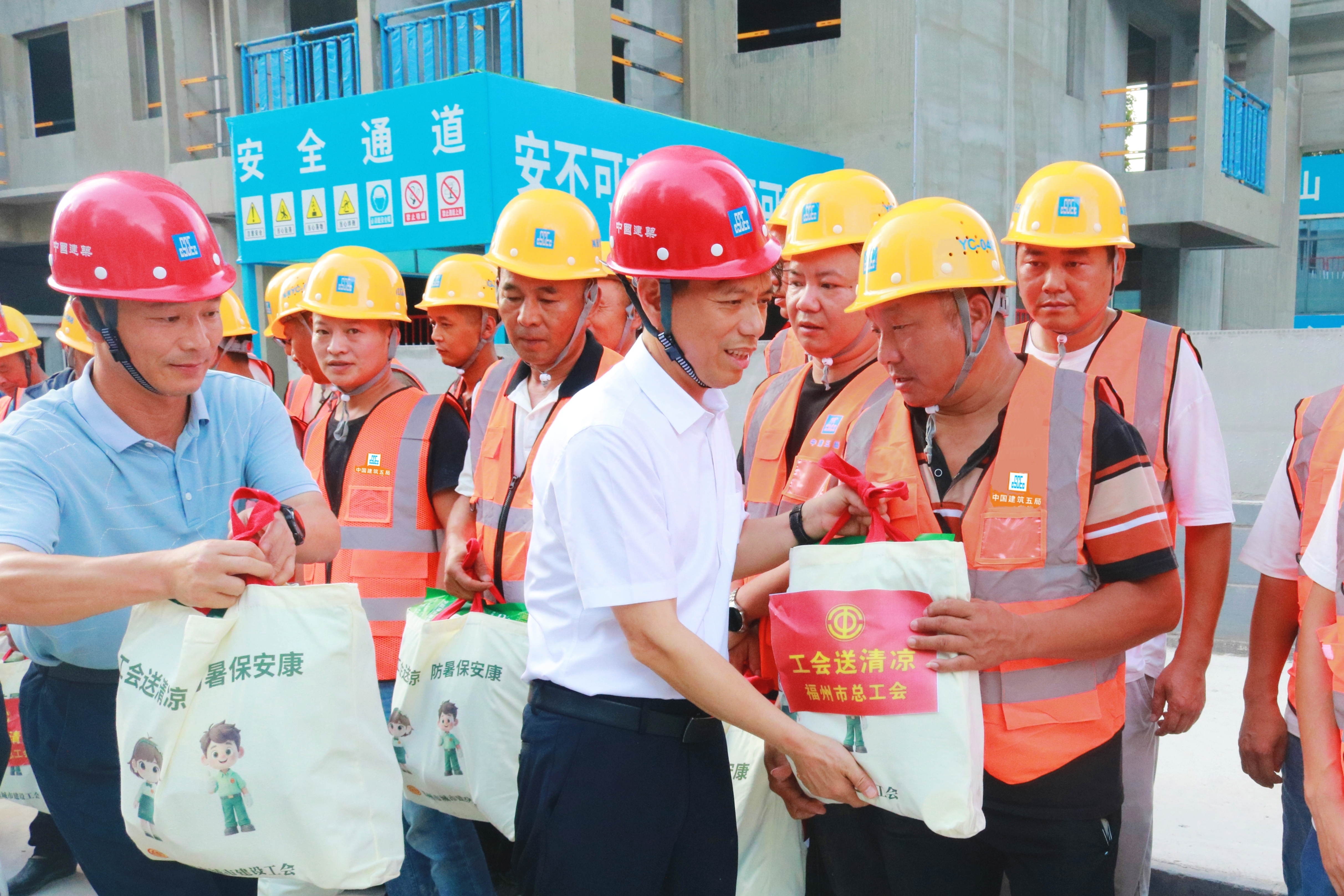 宁锦新苑送清凉.jpg 宁锦新苑送清凉.jpg