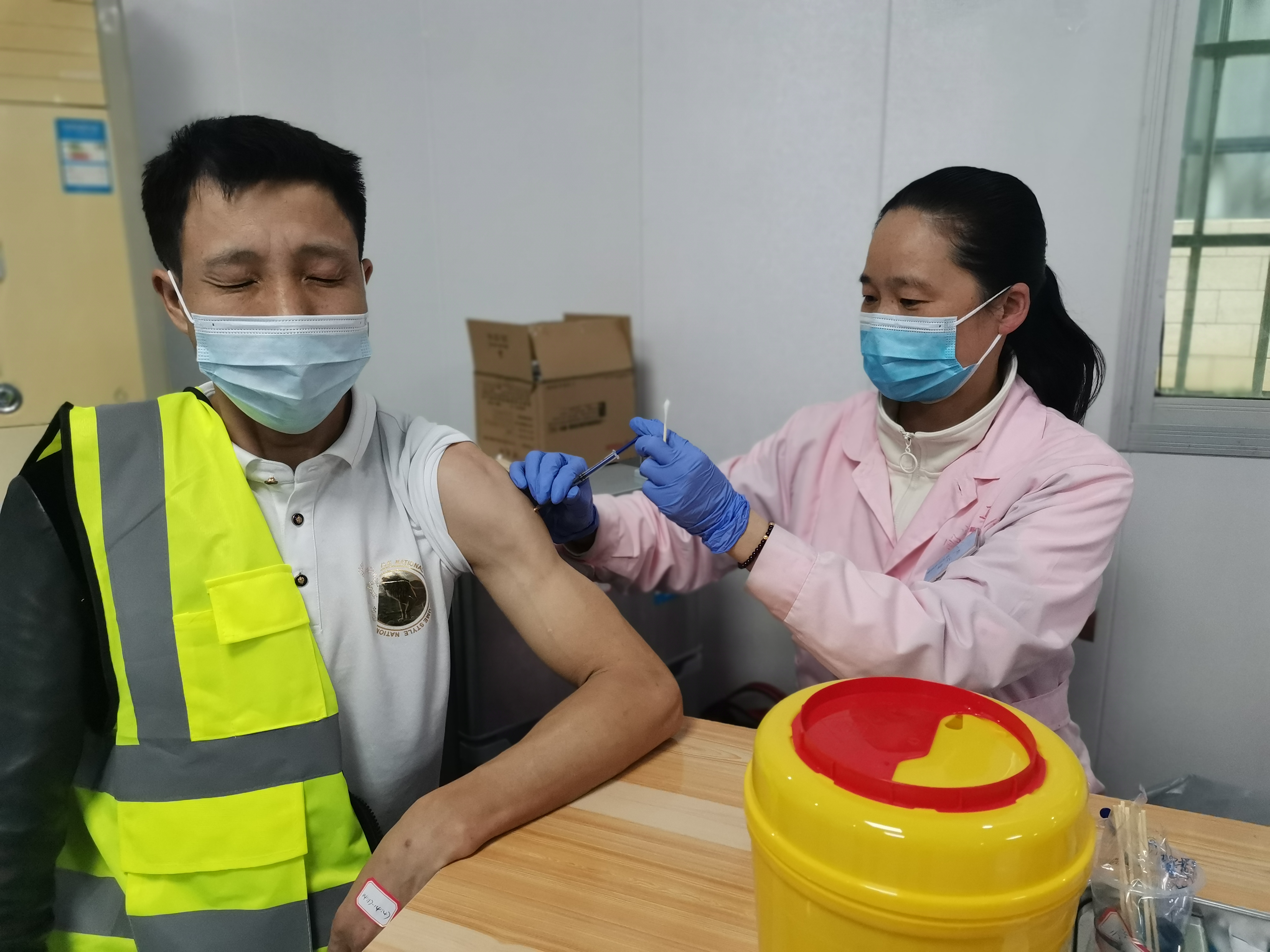 总承包公司中建·和城壹品项目组织工友集体接种新冠疫苗